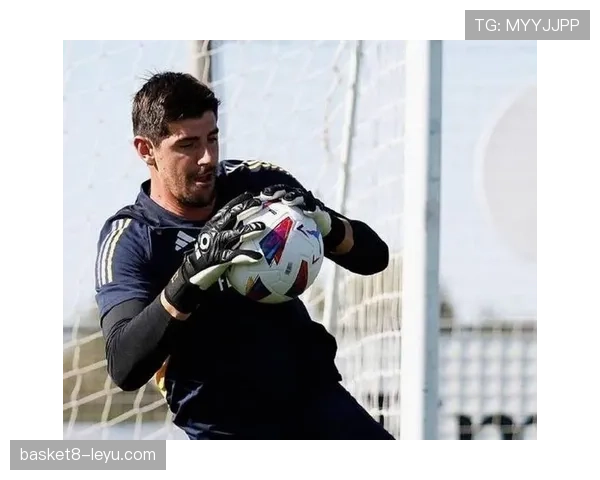 库尔图瓦:从争议转会到皇马防线核心的蜕变解析 库尔图瓦:从争议转会到皇马防线核心的蜕变解析