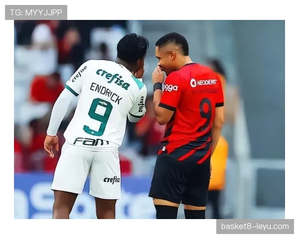 内马尔新买那件外套的价签我刚以为是房贷合同